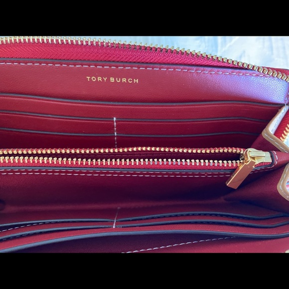 💥SOLD💥EUC Tory Burch Perry Destination Print Red Continental Wallet - Picture 3 of 5